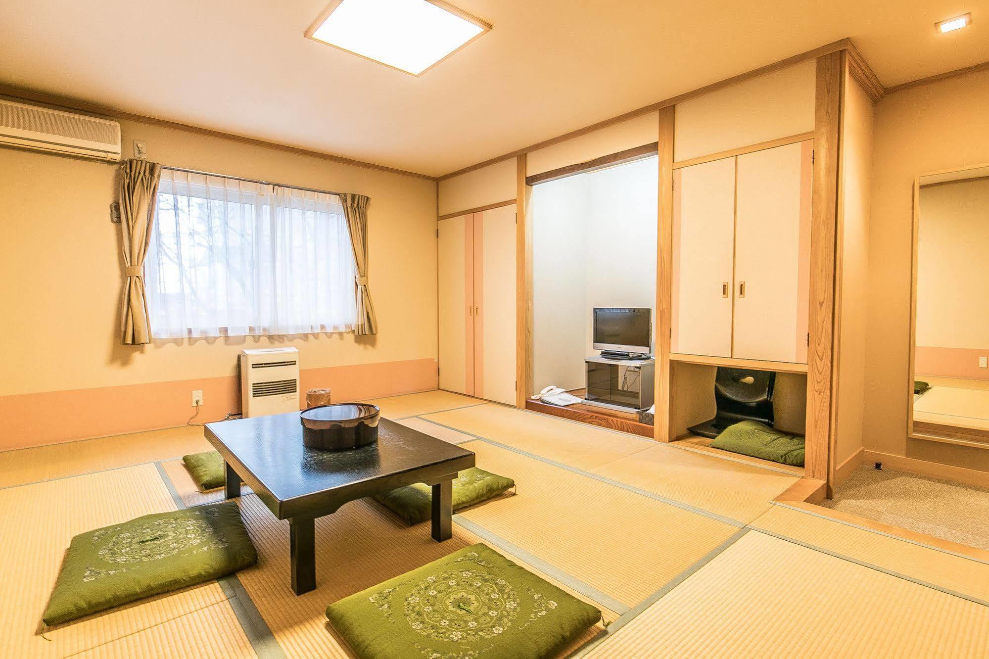 Petit Hotel Enchante Hakuba Bagian luar foto