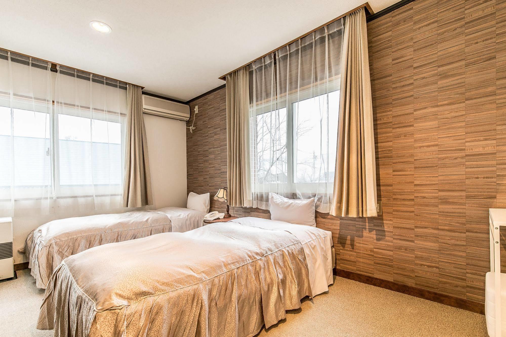 Petit Hotel Enchante Hakuba Bagian luar foto